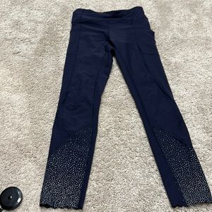 Lululemon leggings with scallop bottoms size 4 like new
